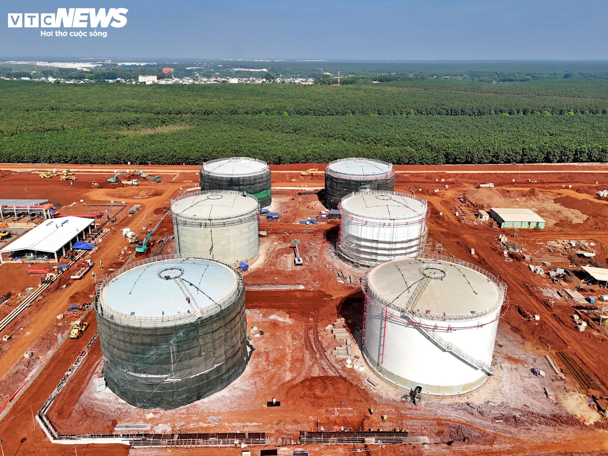 Cận cảnh hệ thống chứa nhiên liệu hơn 2.800 tỷ ở sân bay Long Thành - Ảnh 2