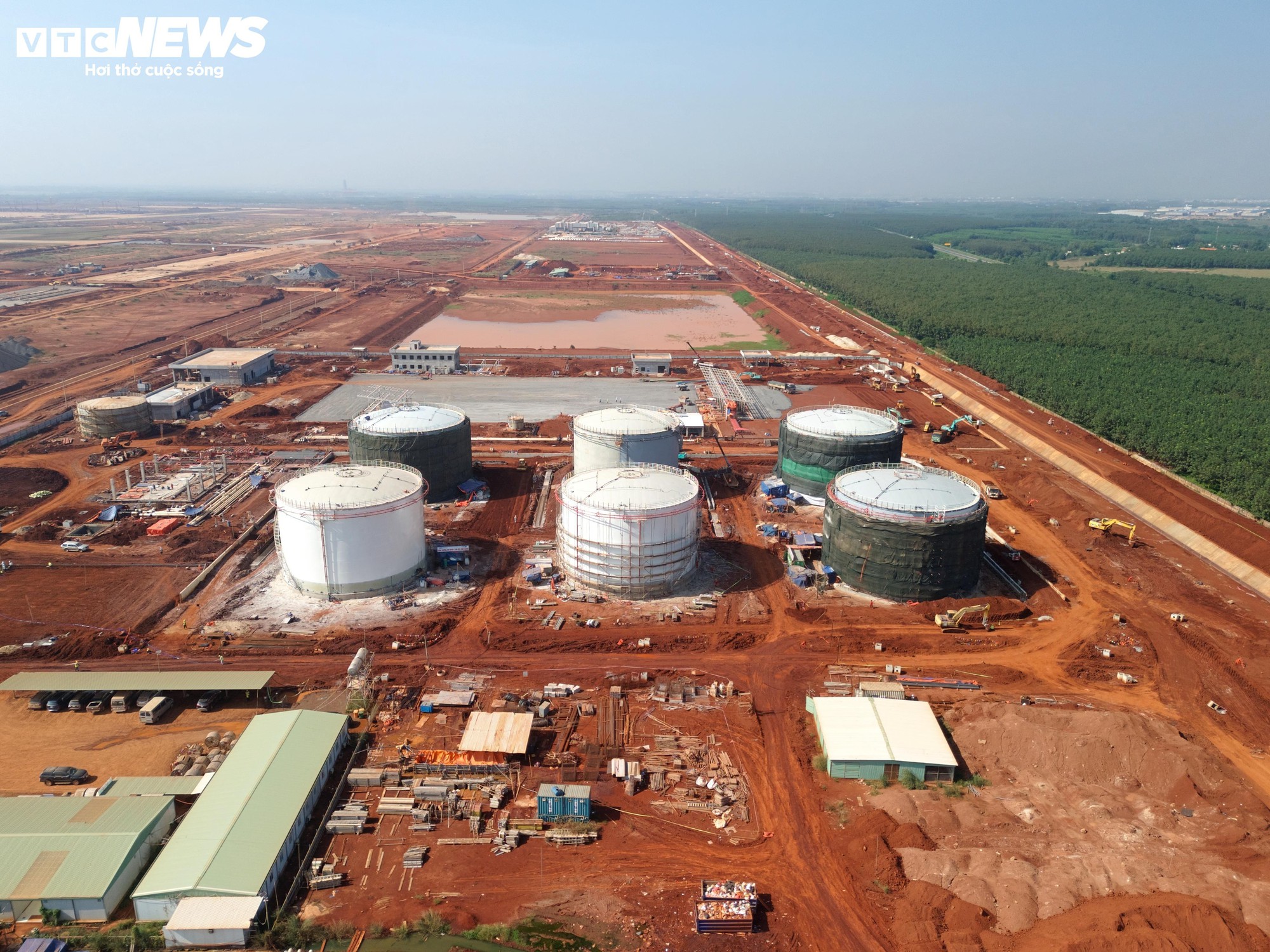 Cận cảnh hệ thống chứa nhiên liệu hơn 2.800 tỷ ở sân bay Long Thành - Ảnh 1