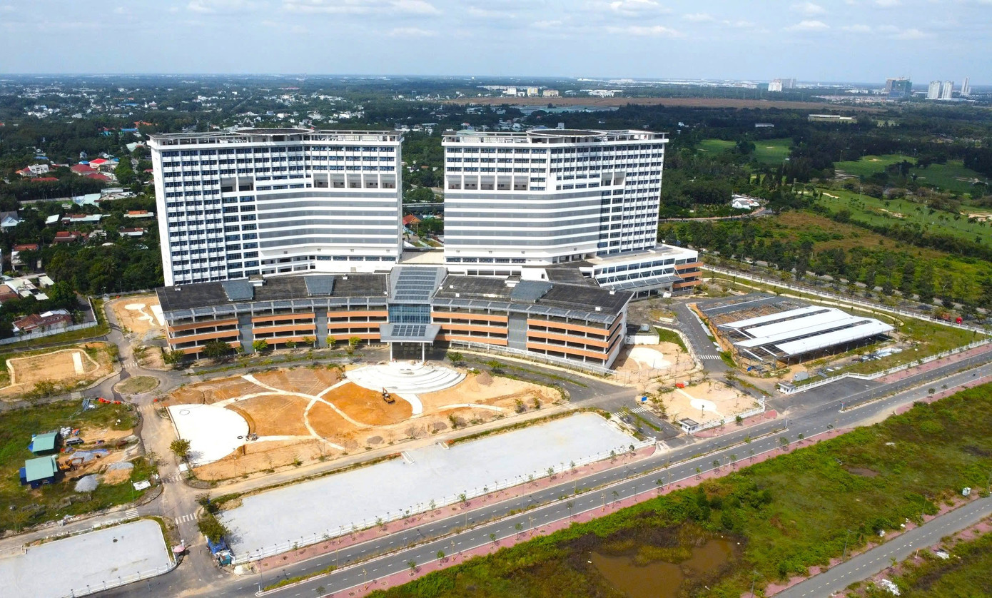 Bệnh viện lớn nhất TPHCM sau 10 năm xây dựng - Ảnh 11