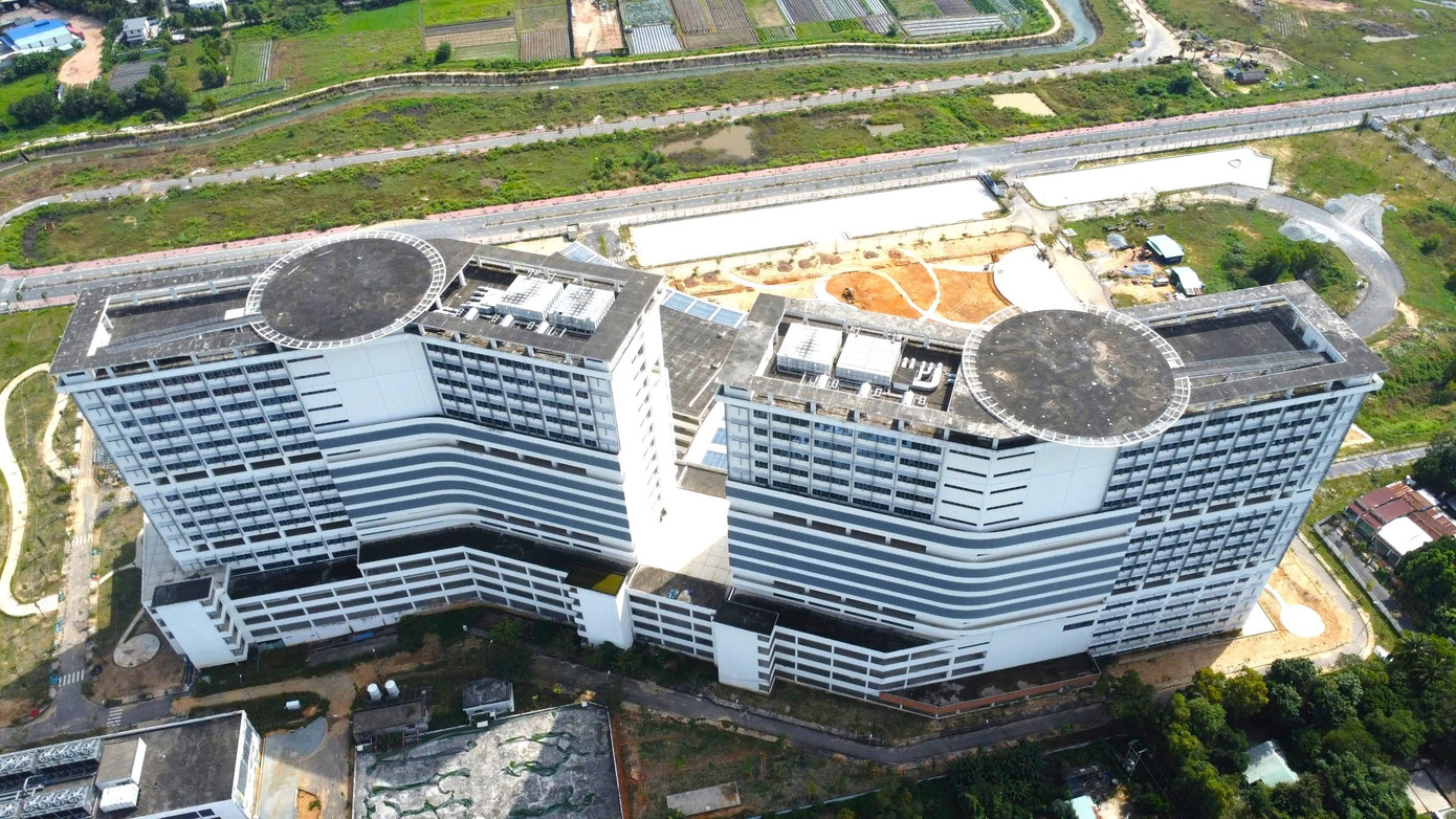 Bệnh viện lớn nhất TPHCM sau 10 năm xây dựng - Ảnh 10