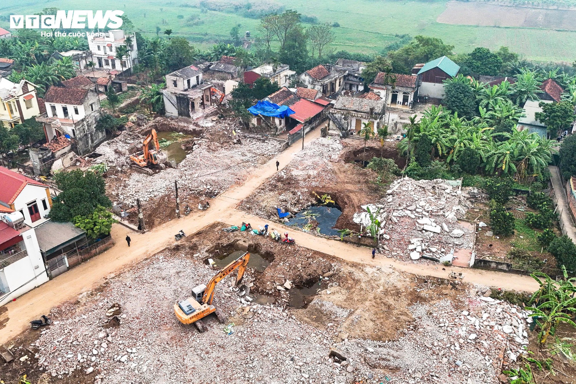 Cận cảnh công trường thi công cầu vượt sông Hồng gần 10.000 tỷ đồng - Ảnh 8