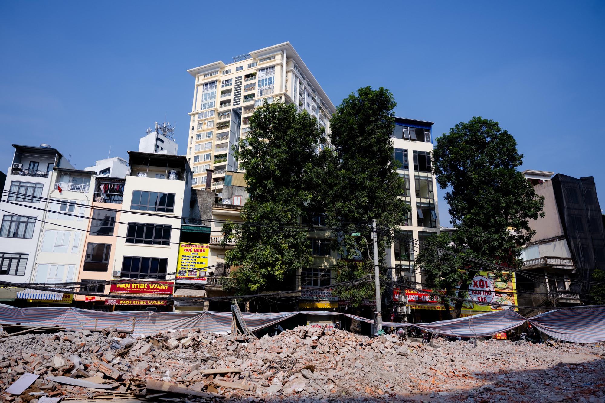 Toàn cảnh hiện trạng đường Đê La Thành sau khi được giải toả để xây đường vành đai 1 - Ảnh 17