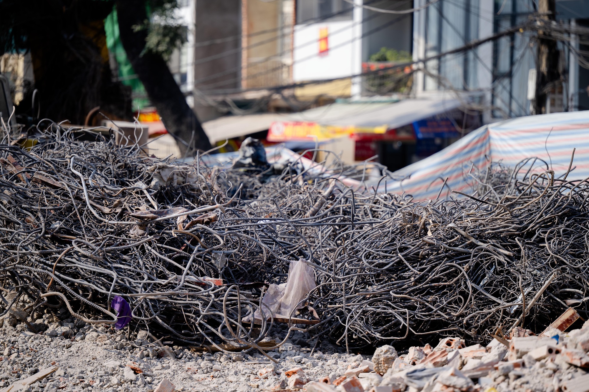 Toàn cảnh hiện trạng đường Đê La Thành sau khi được giải toả để xây đường vành đai 1 - Ảnh 21