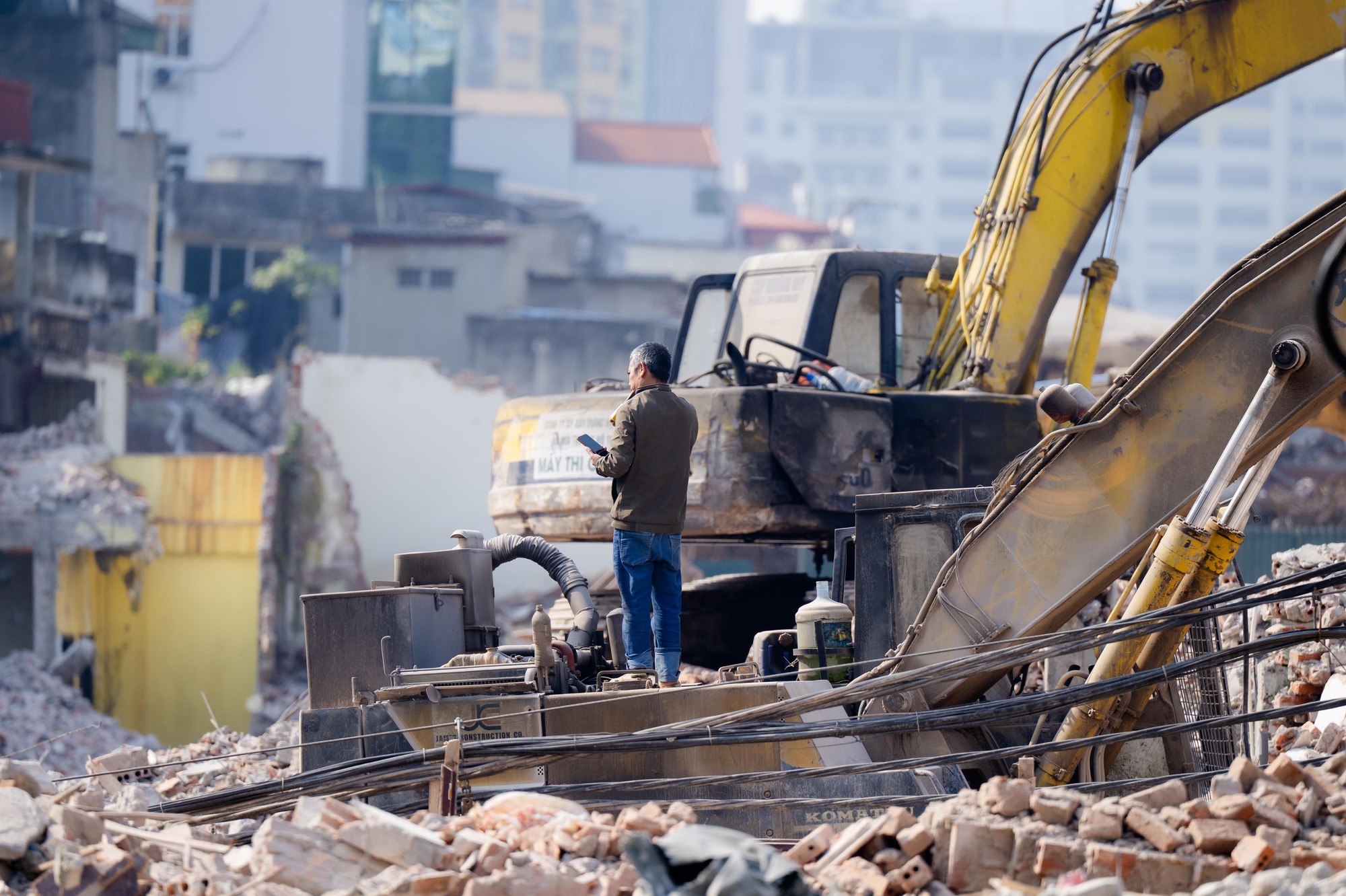 Toàn cảnh hiện trạng đường Đê La Thành sau khi được giải toả để xây đường vành đai 1 - Ảnh 22