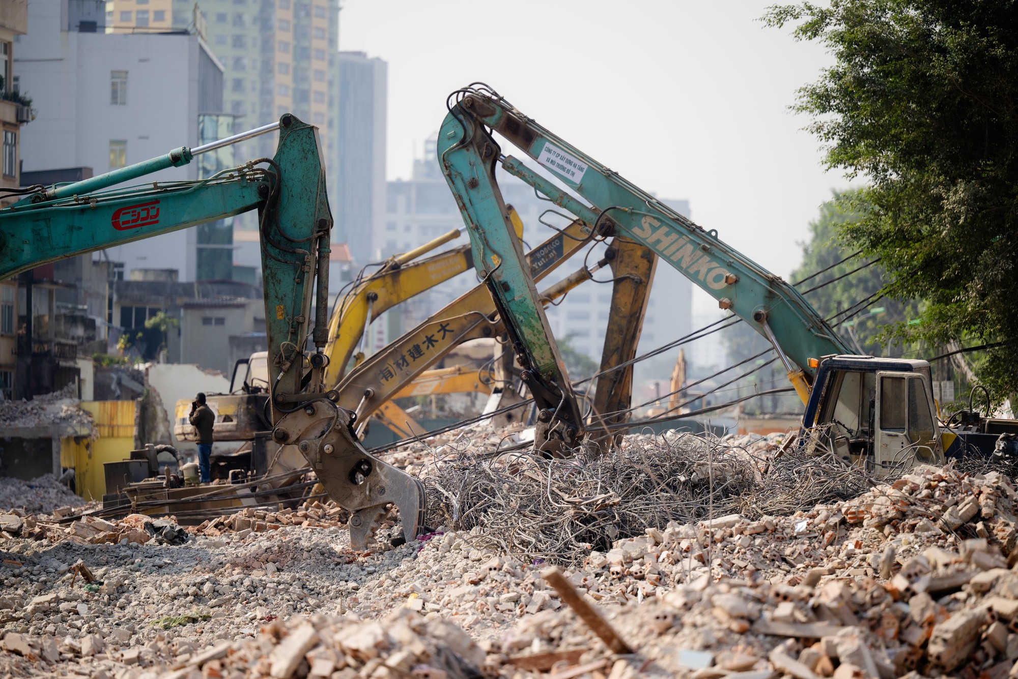 Toàn cảnh hiện trạng đường Đê La Thành sau khi được giải toả để xây đường vành đai 1 - Ảnh 16