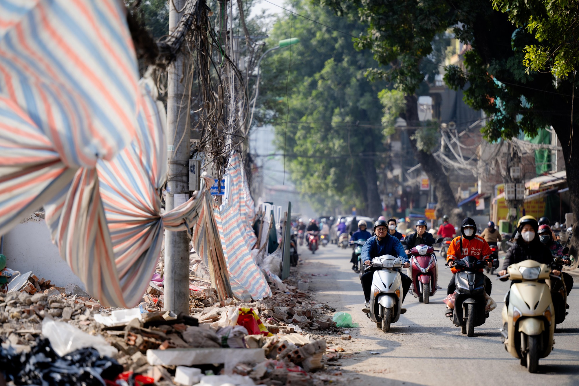 Toàn cảnh hiện trạng đường Đê La Thành sau khi được giải toả để xây đường vành đai 1 - Ảnh 1