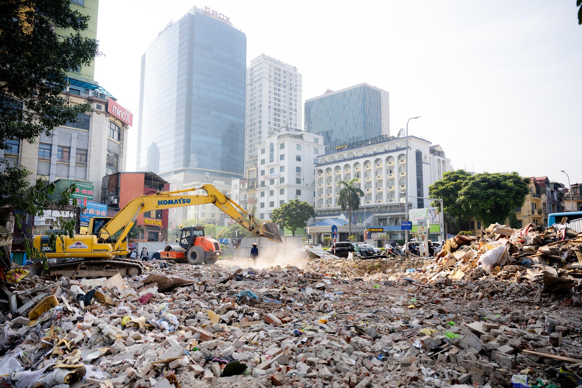 Toàn cảnh hiện trạng đường Đê La Thành sau khi được giải toả để xây đường vành đai 1 - Ảnh 13