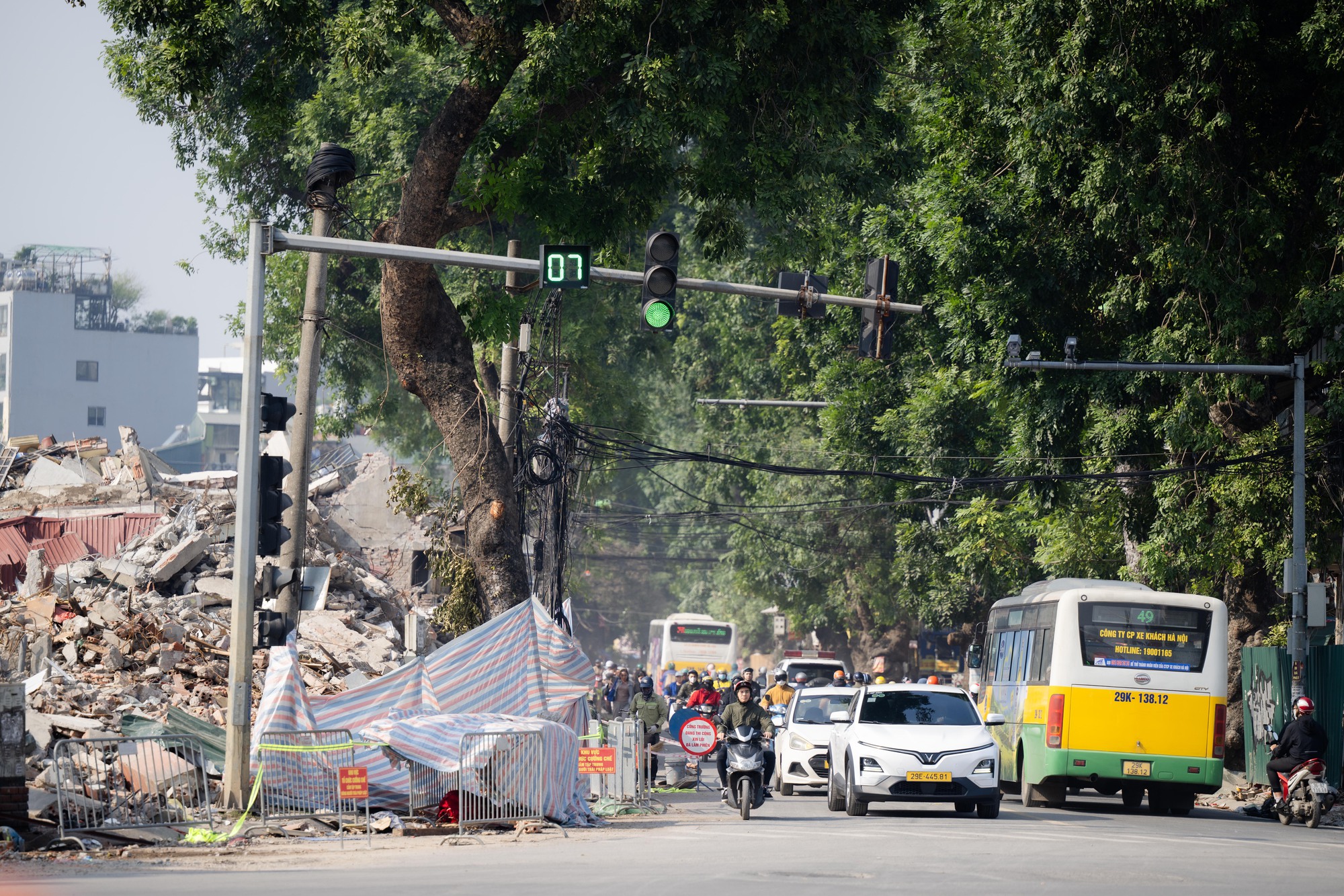 Toàn cảnh hiện trạng đường Đê La Thành sau khi được giải toả để xây đường vành đai 1 - Ảnh 2