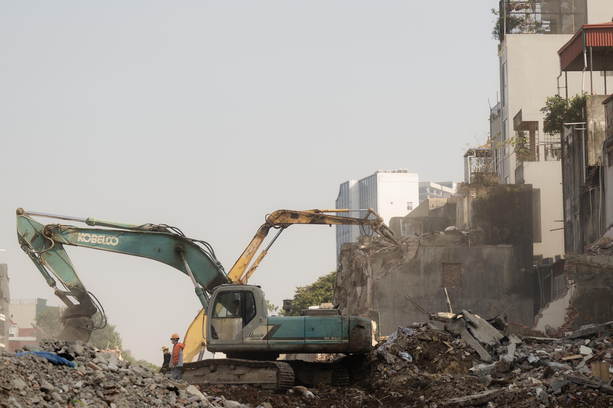 Toàn cảnh hiện trạng đường Đê La Thành sau khi được giải toả để xây đường vành đai 1 - Ảnh 4