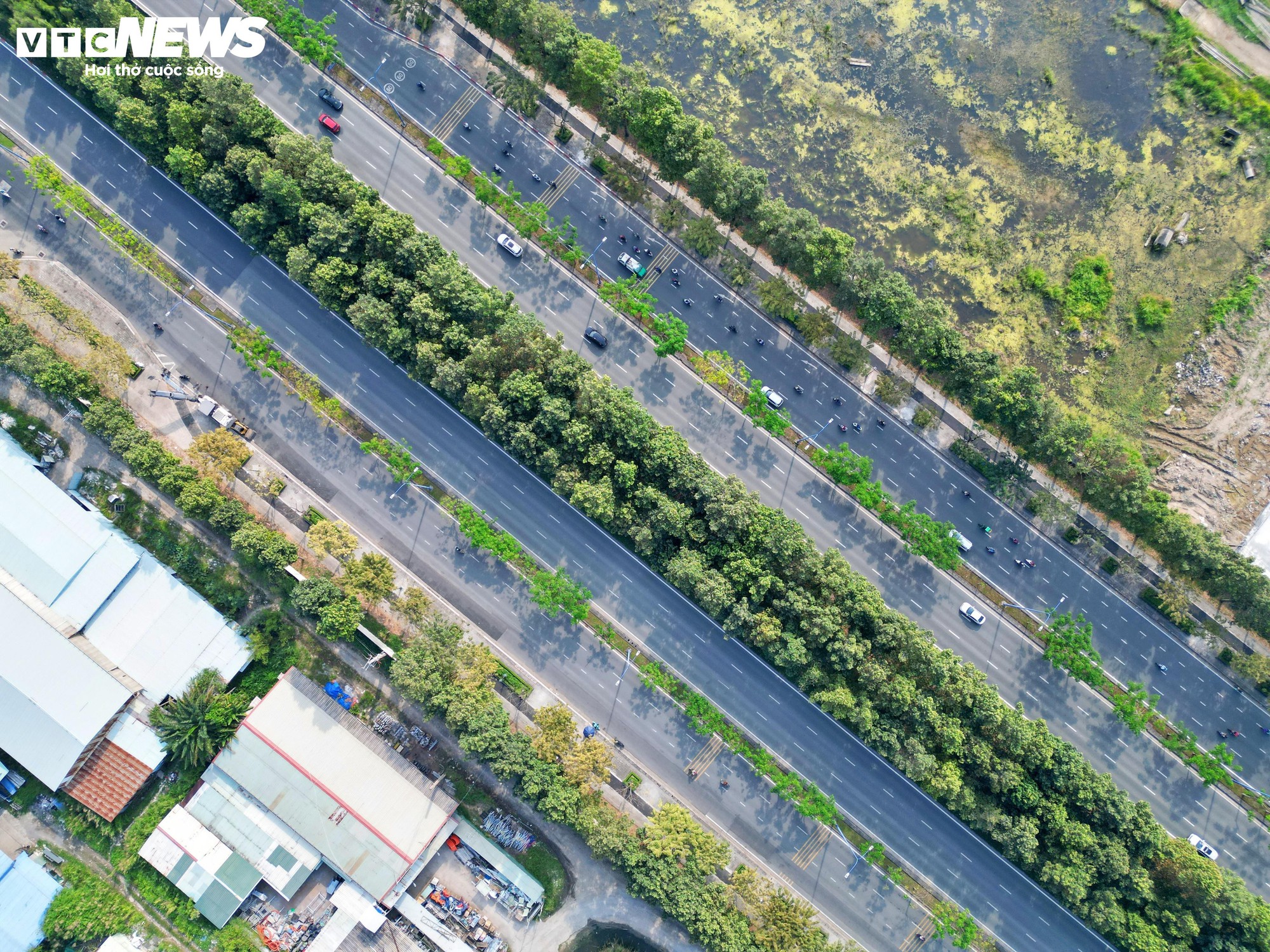 Cận cảnh đường dành riêng cho xe đạp đầu tiên ở TP.HCM trước ngày về đích - Ảnh 2