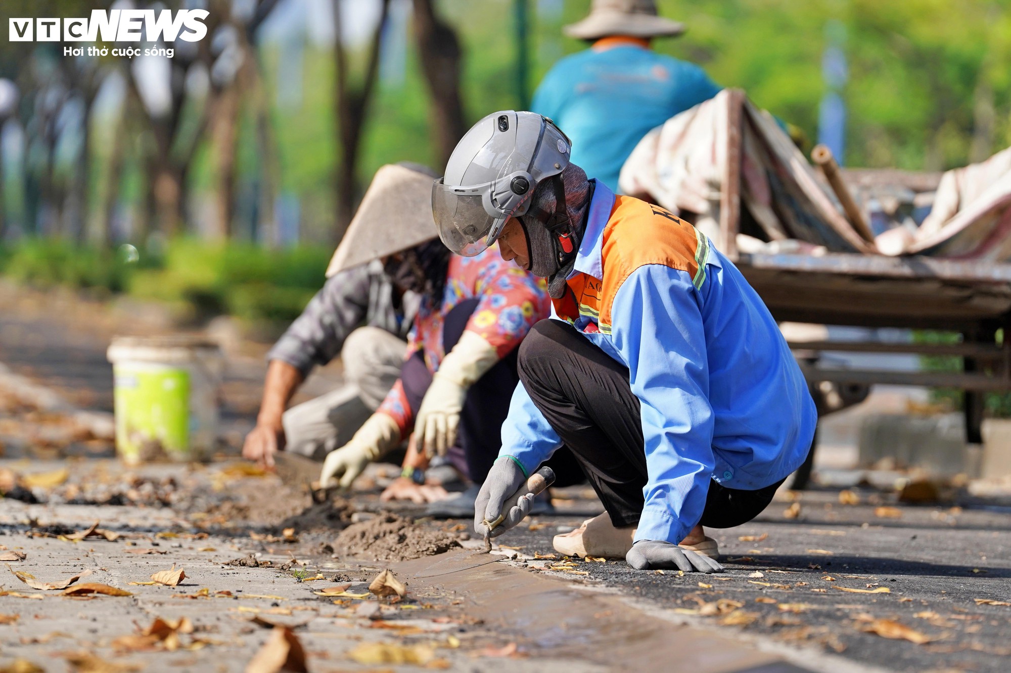 Cận cảnh đường dành riêng cho xe đạp đầu tiên ở TP.HCM trước ngày về đích - Ảnh 3