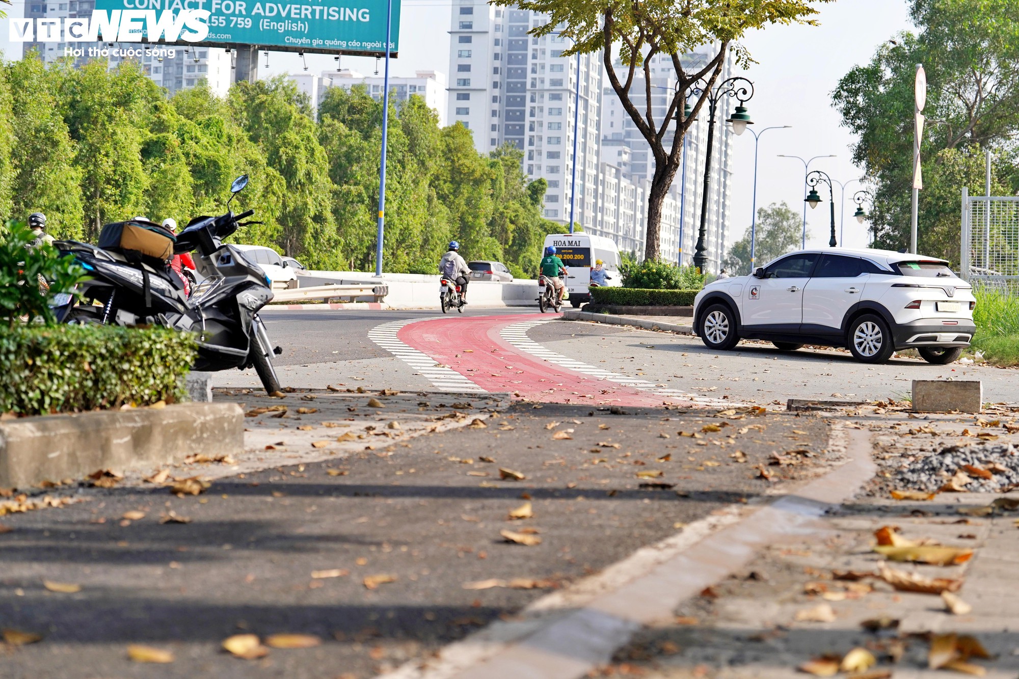 Cận cảnh đường dành riêng cho xe đạp đầu tiên ở TP.HCM trước ngày về đích - Ảnh 6