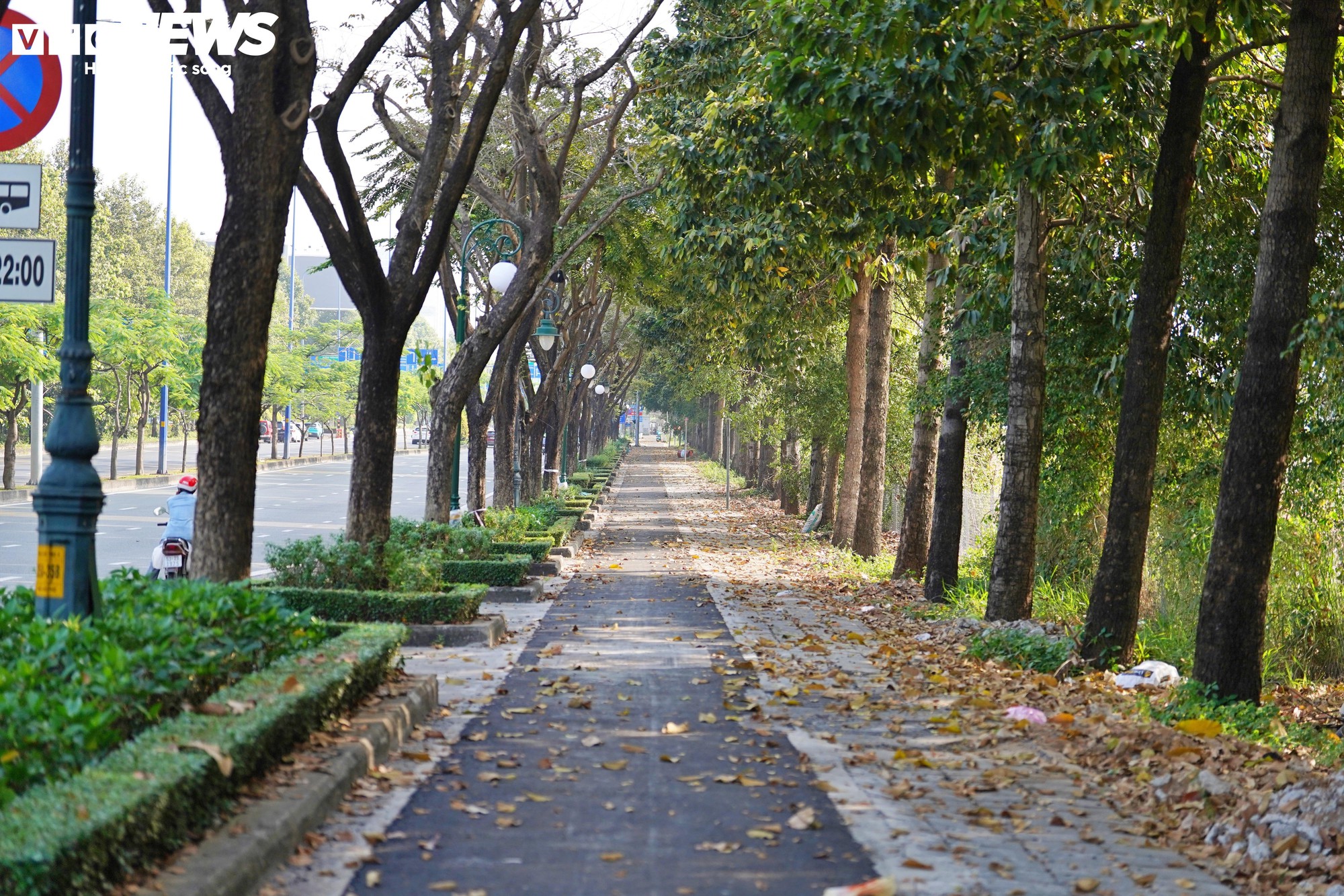 Cận cảnh đường dành riêng cho xe đạp đầu tiên ở TP.HCM trước ngày về đích - Ảnh 10