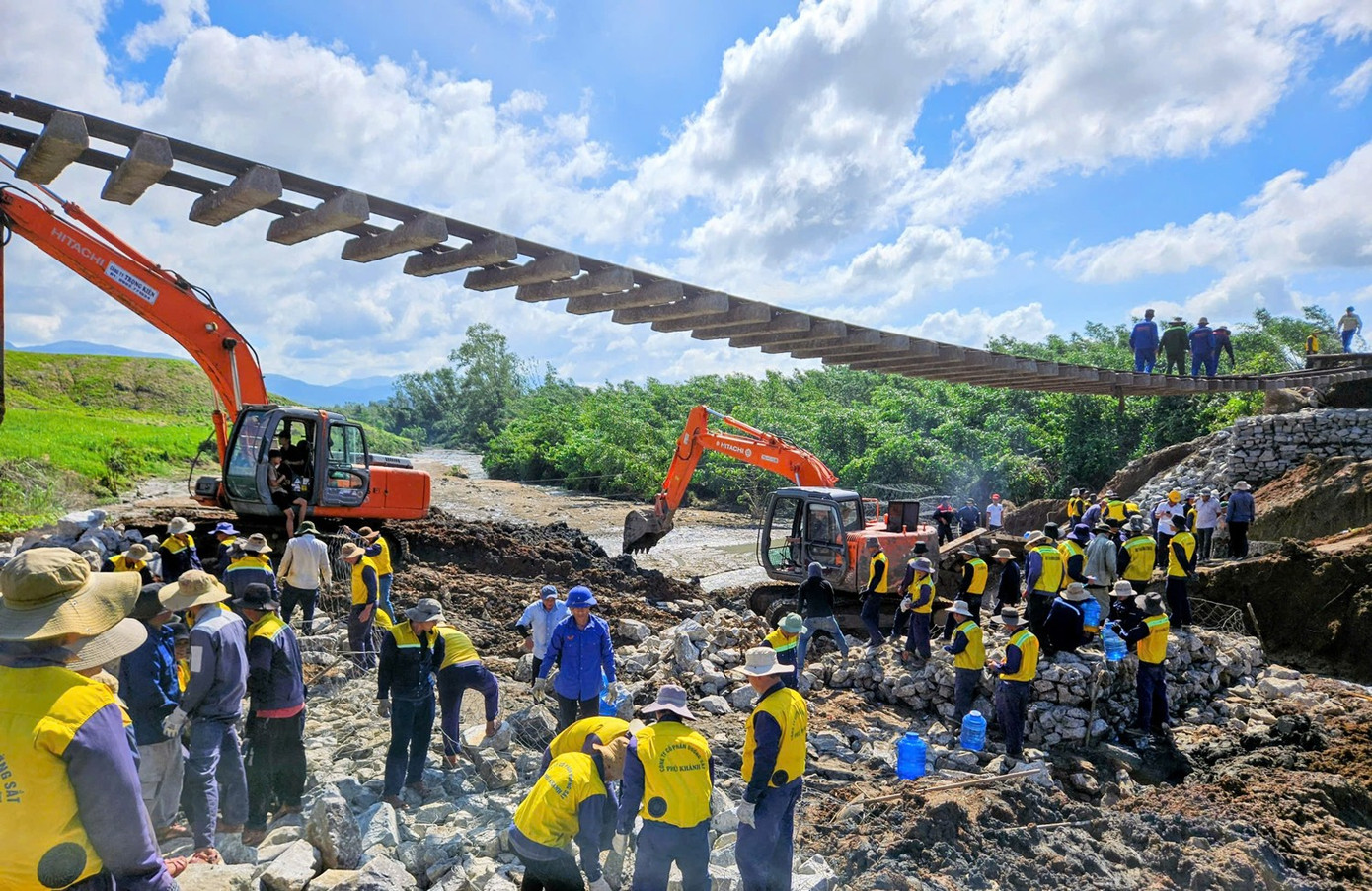 Công bố tình huống khẩn cấp trên tuyến đường sắt Bắc - Nam - Ảnh 1