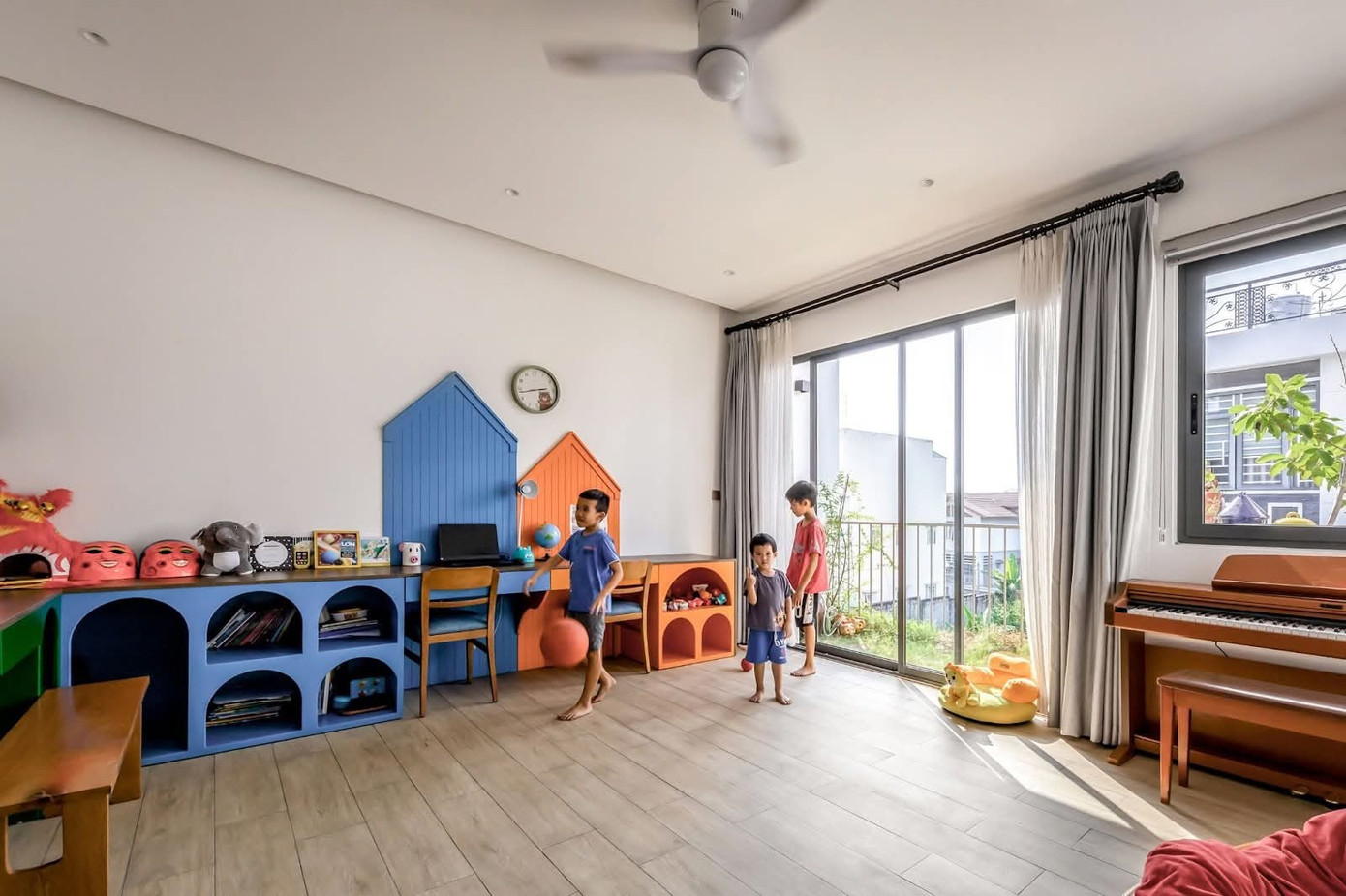 Nhà phố 4 tầng dành khoảng trống cho hoạt động vui chơi của trẻ em - Ảnh 10