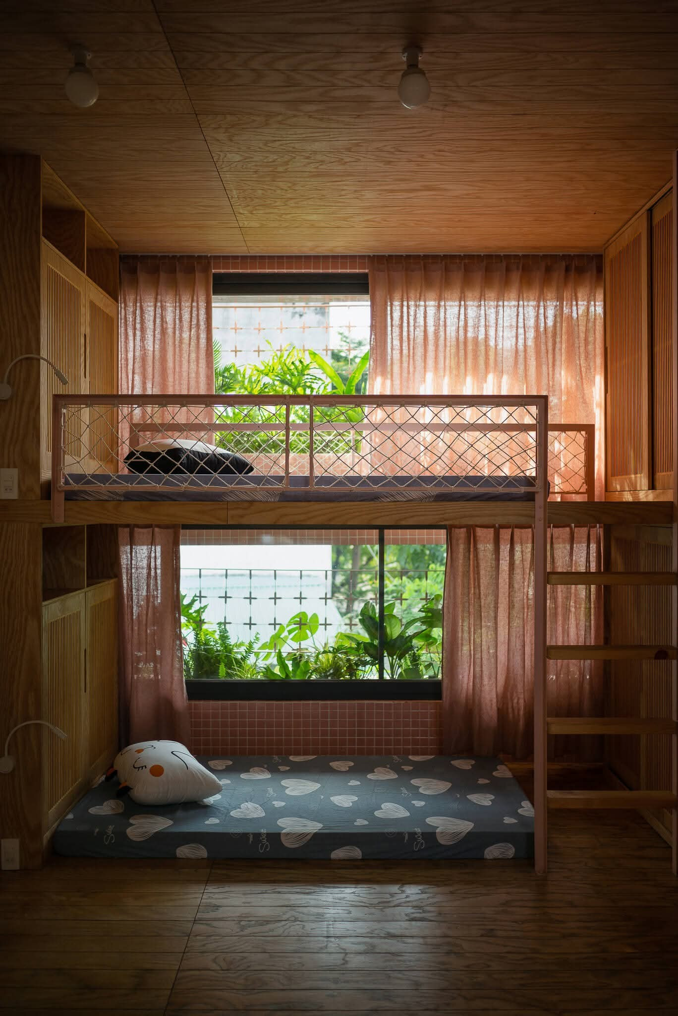 Nhà trong hẻm dưới 40m2 vẫn thoáng nhờ thiết kế 'sân chơi' - Ảnh 6