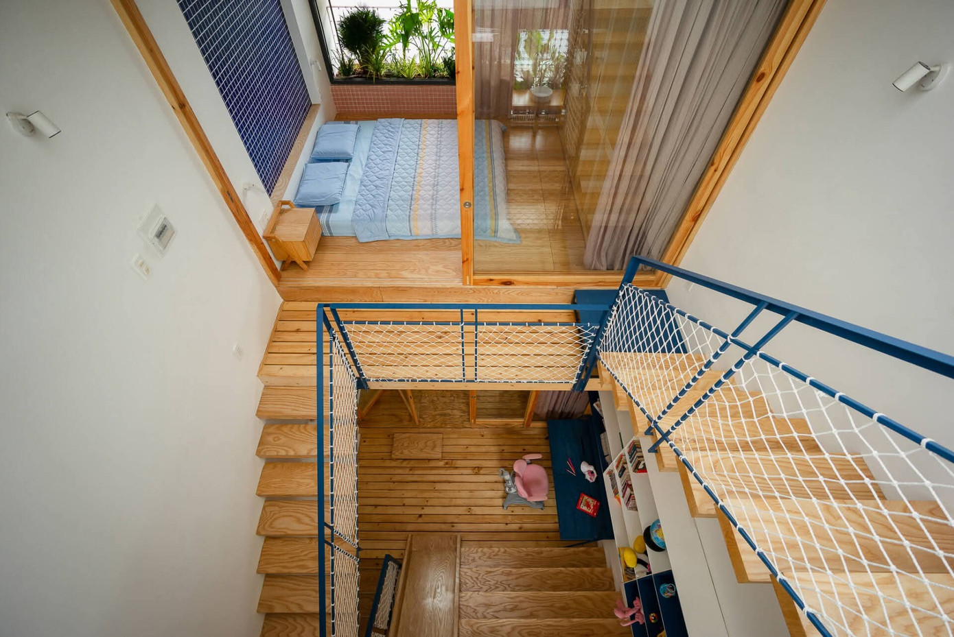 Nhà trong hẻm dưới 40m2 vẫn thoáng nhờ thiết kế 'sân chơi' - Ảnh 8