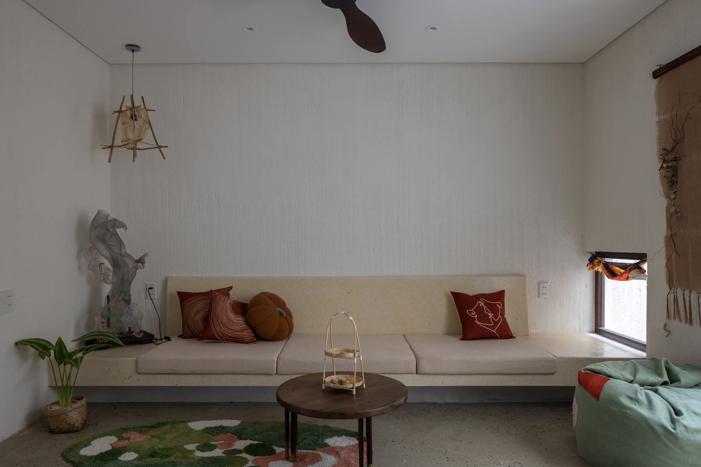 Thiết kế bể bơi giữa ngôi nhà cho gia chủ thư giãn cùng thiên nhiên - Ảnh 6