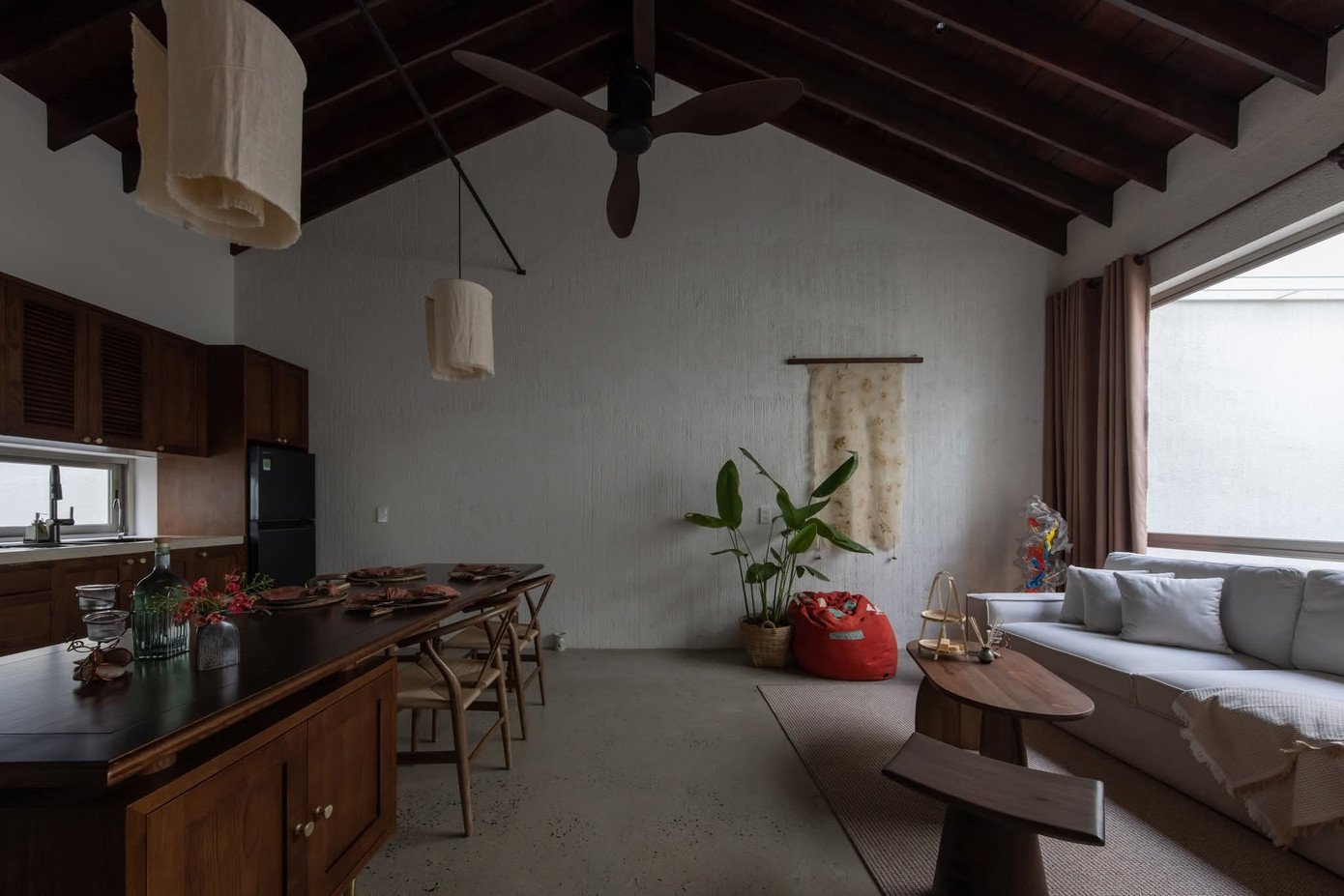 Thiết kế bể bơi giữa ngôi nhà cho gia chủ thư giãn cùng thiên nhiên - Ảnh 8