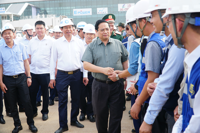 Trước ngày trọng đại, Thủ tướng thị sát và chỉ đạo "nóng" tại siêu dự án 16 tỷ USD của Việt Nam - Ảnh 1