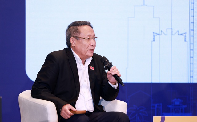 TS. Nguyễn Trí Hiếu cảnh báo dấu hiệu bong bóng trên thị trường bất động sản Việt Nam - Ảnh 1