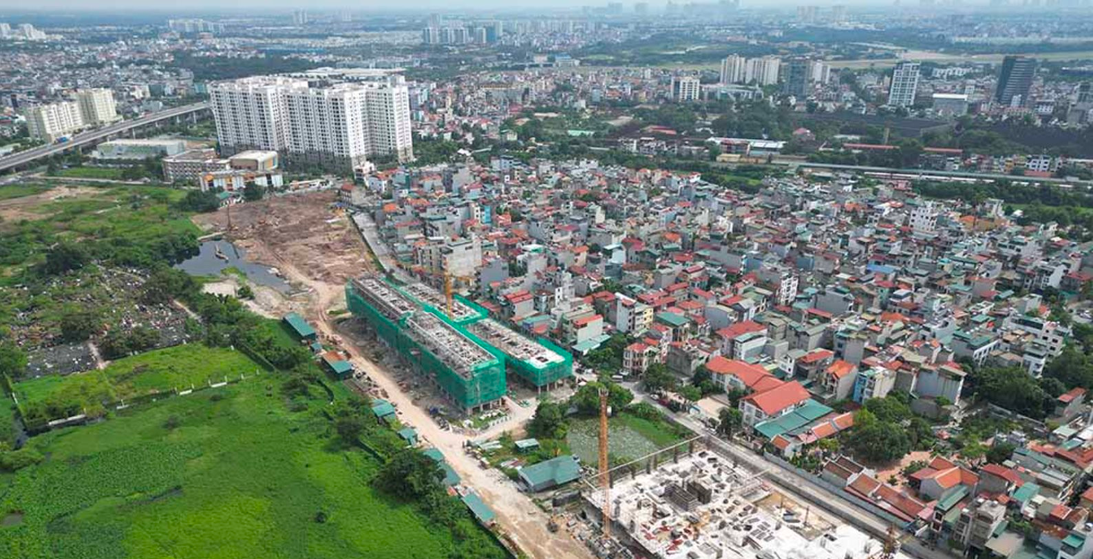 Nhà ở xã hội tăng tốc, thị trường bất động sản vẫn lệch pha - Ảnh 2