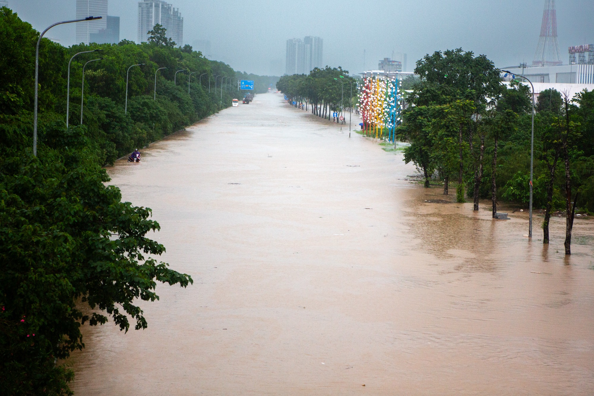 Loạt khu nhà giàu Hà Nội sắp hết khổ mỗi khi mưa lớn là ngập trong "biển nước" nhờ việc này - Ảnh 1