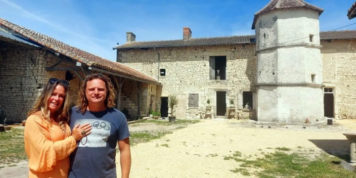 Chi hơn 4 tỷ đồng mua ngôi làng bỏ hoang 50 năm để cải tạo thành khu nghỉ dưỡng - Ảnh 1