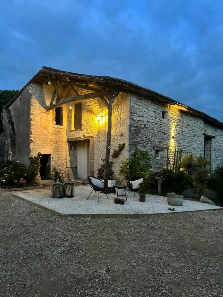 Chi hơn 4 tỷ đồng mua ngôi làng bỏ hoang 50 năm để cải tạo thành khu nghỉ dưỡng - Ảnh 7