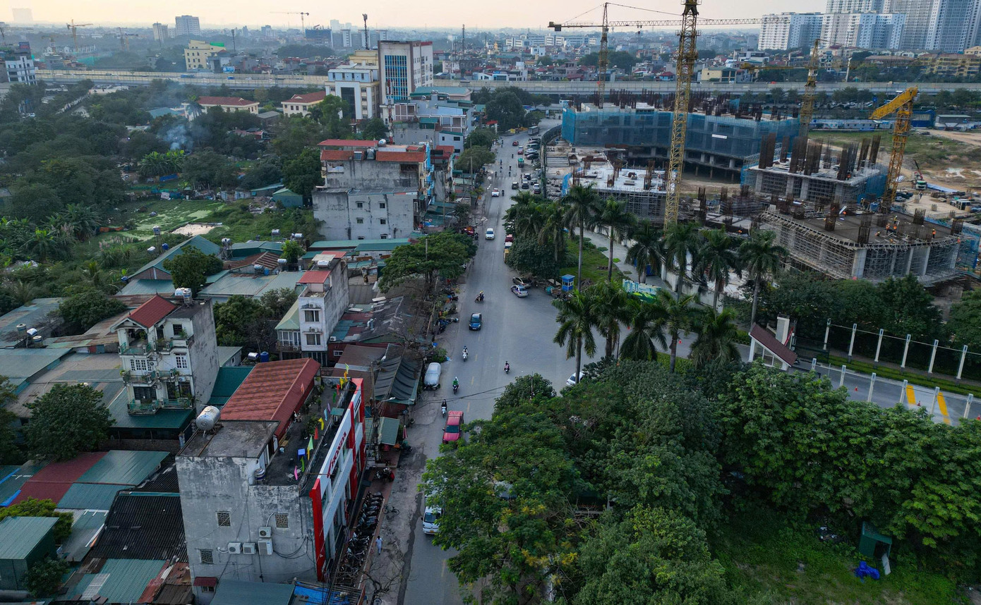 Cận cảnh đường Nguyễn Hoàng Tôn nối Vành đai 3 trước thời điểm mở rộng - Ảnh 3