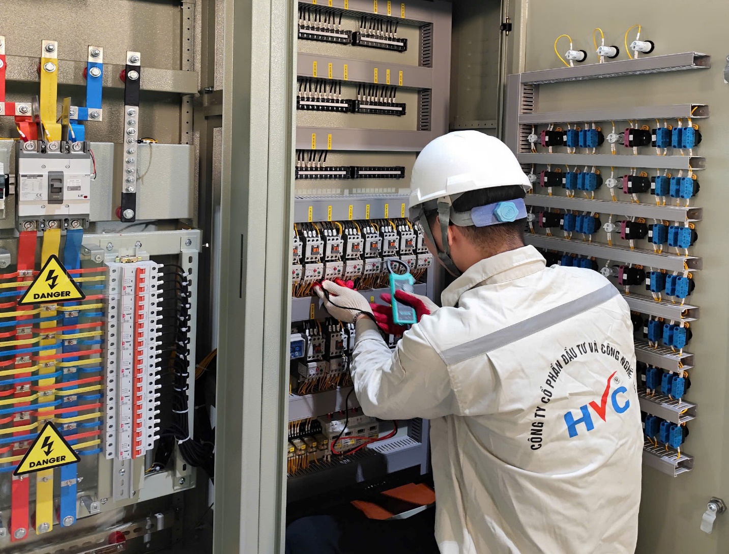 Tăng trưởng đột phá, HVC liên tiếp trúng thầu, đạt nhiều dấu mốc quan trọng - Ảnh 1