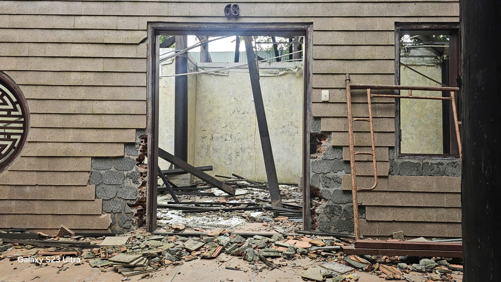 Xây chung cư Stown Gateway làm nứt tường, sụt lún: Chủ Resort 4 sao ở TPHCM đề nghị ngừng thi công - Ảnh 2