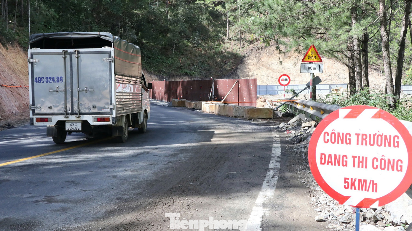 Đèo Mimosa sau khi thông xe qua đường tạm - Ảnh 6