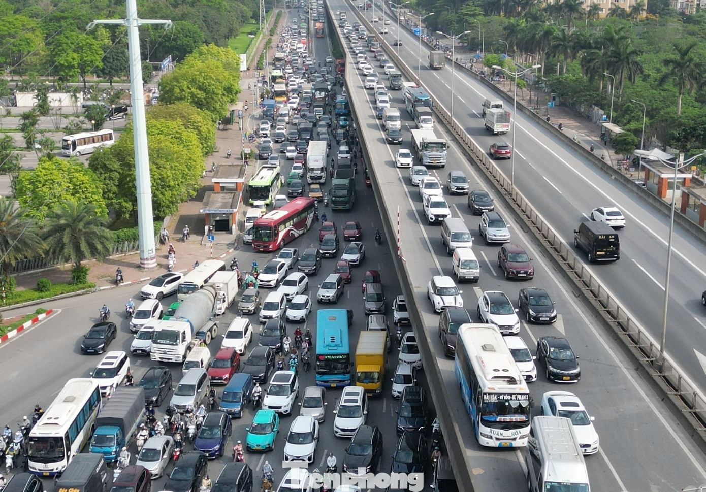 Thực trạng giao thông đường trên cao Vành đai 3 chuẩn bị cấm theo giờ đối với xe tải - Ảnh 1