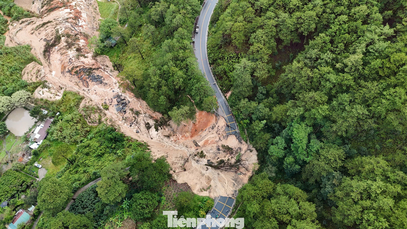 Đèo Mimosa sau khi thông xe qua đường tạm - Ảnh 2