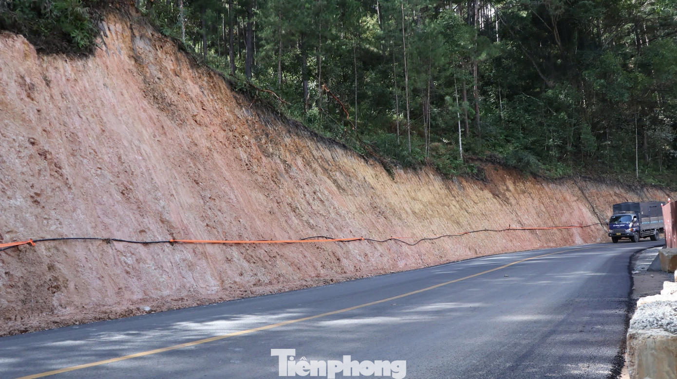 Đèo Mimosa sau khi thông xe qua đường tạm - Ảnh 4