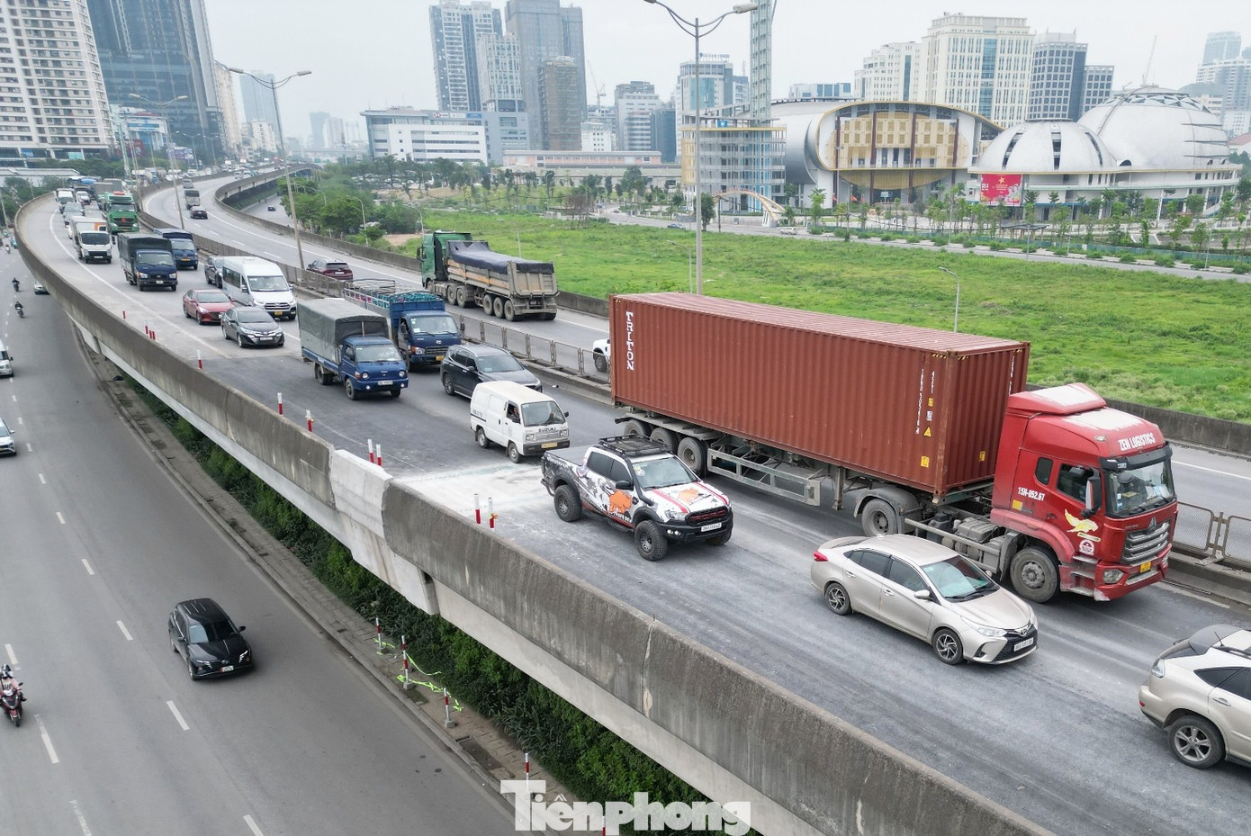 Thực trạng giao thông đường trên cao Vành đai 3 chuẩn bị cấm theo giờ đối với xe tải - Ảnh 3