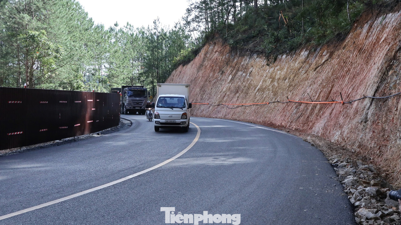 Đèo Mimosa sau khi thông xe qua đường tạm - Ảnh 1