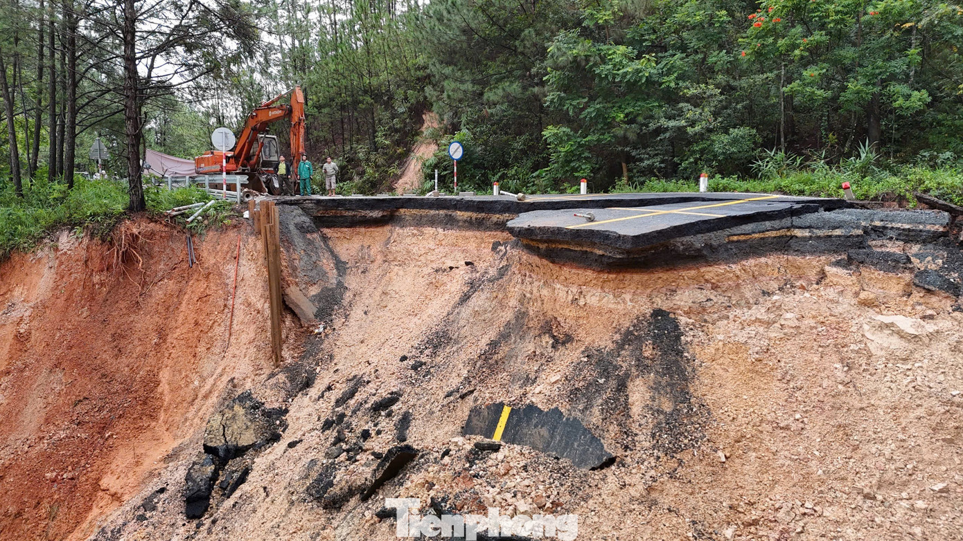 Đèo Mimosa sau khi thông xe qua đường tạm - Ảnh 3