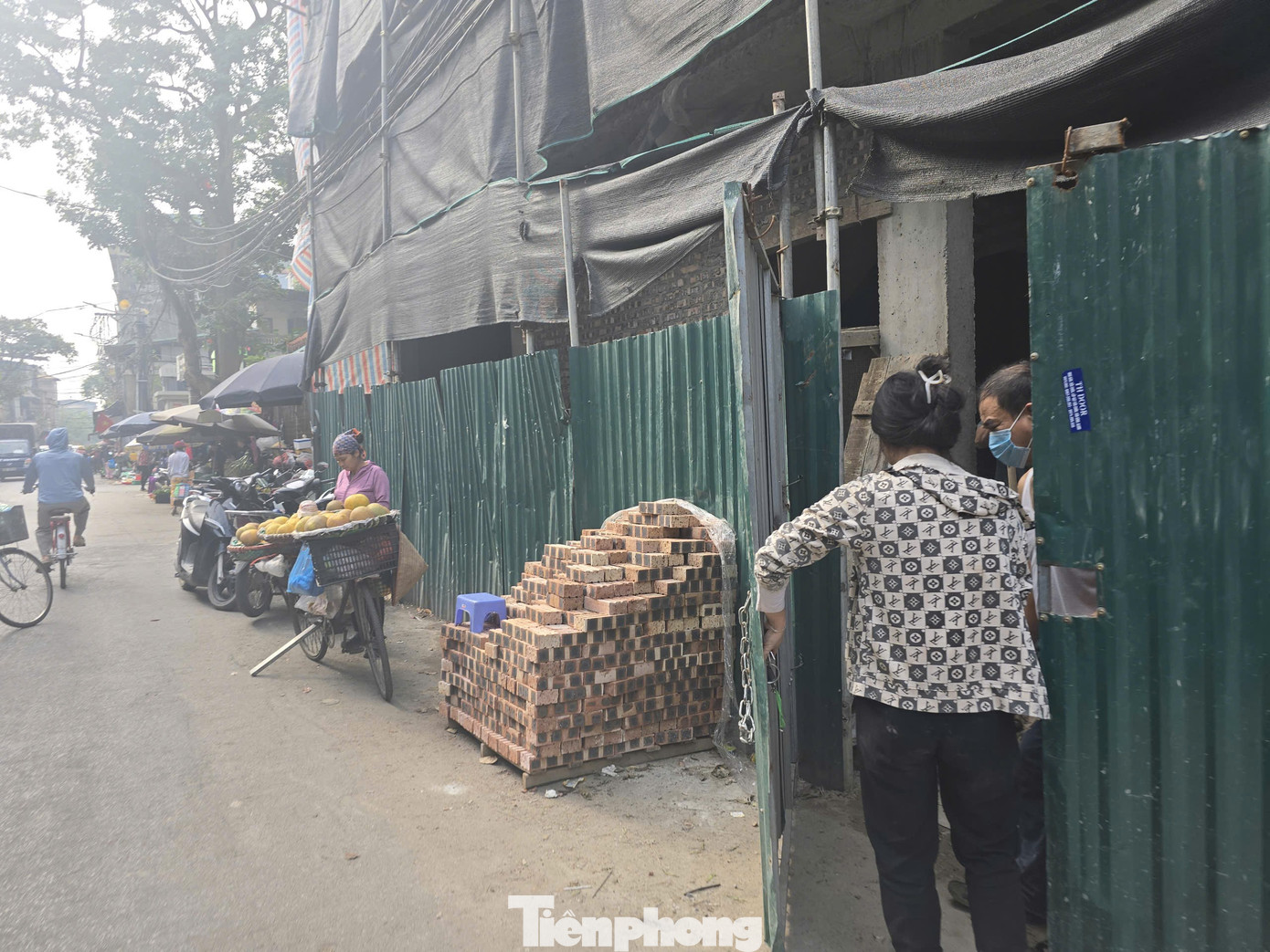 Phường rộng nhất Hà Nội ‘xoay như chong chóng’ với vi phạm xây dựng: Cũ chưa dỡ, mới đã mọc - Ảnh 9