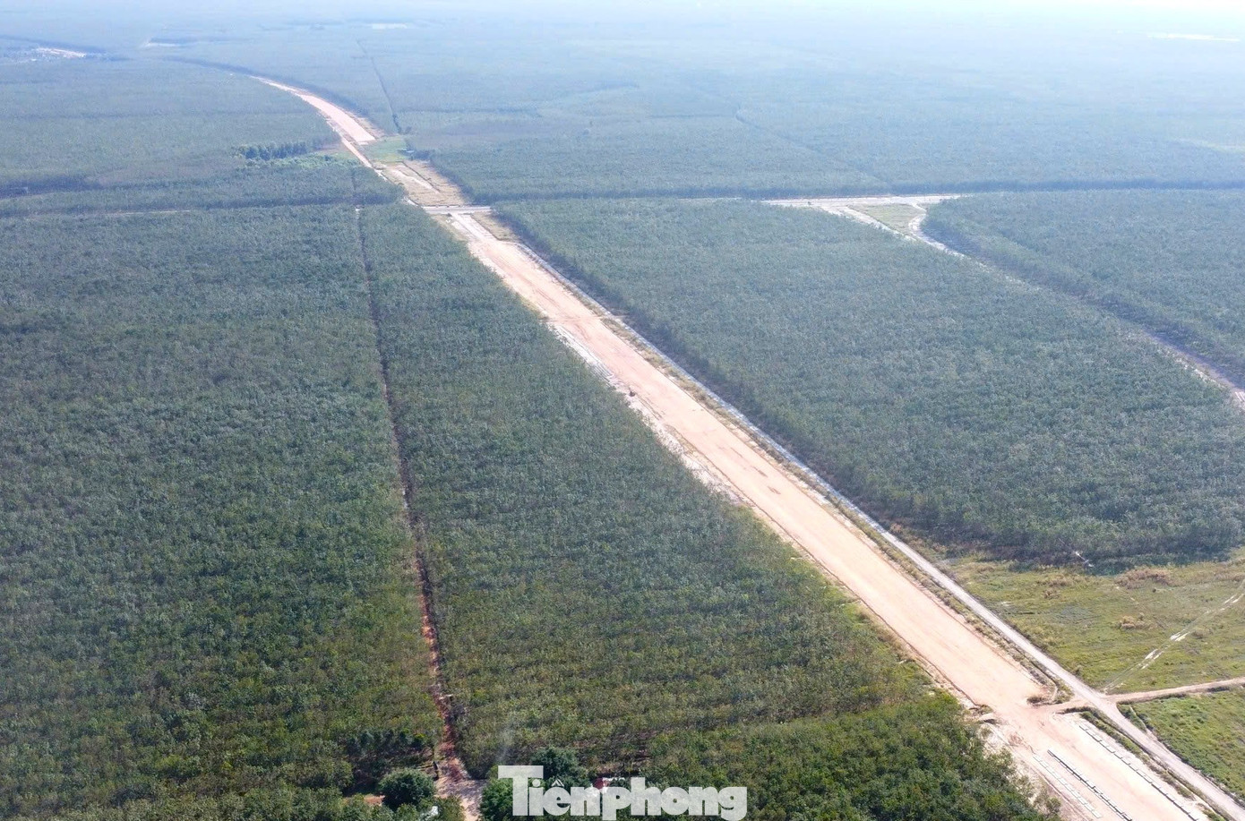 Hình hài đường cao tốc TPHCM đi Tây Nguyên sau gần 1 năm khởi công - Ảnh 10