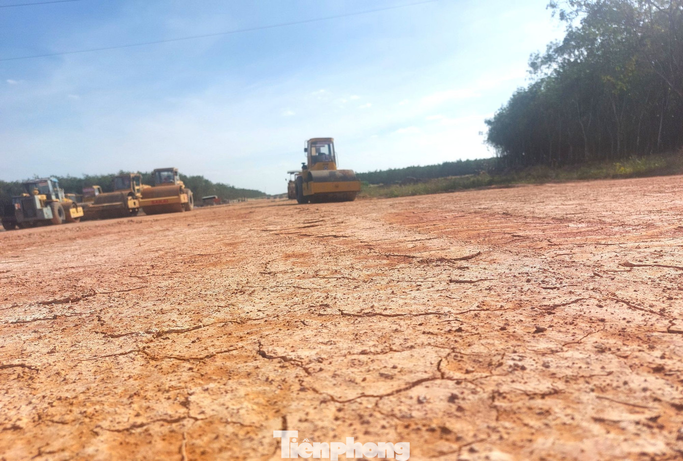 Hình hài đường cao tốc TPHCM đi Tây Nguyên sau gần 1 năm khởi công - Ảnh 5