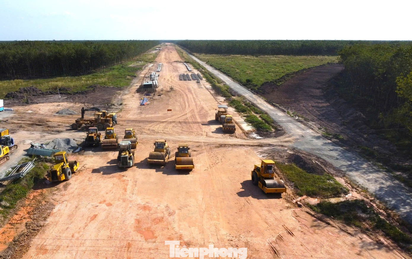 Hình hài đường cao tốc TPHCM đi Tây Nguyên sau gần 1 năm khởi công - Ảnh 1