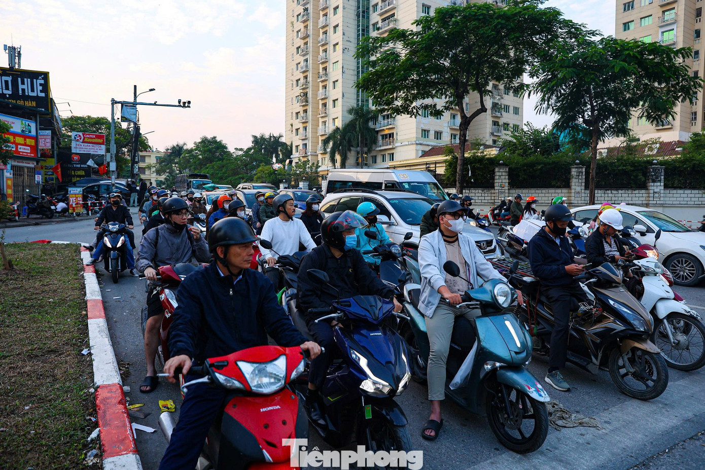 Cận cảnh đường Nguyễn Hoàng Tôn nối Vành đai 3 trước thời điểm mở rộng - Ảnh 7