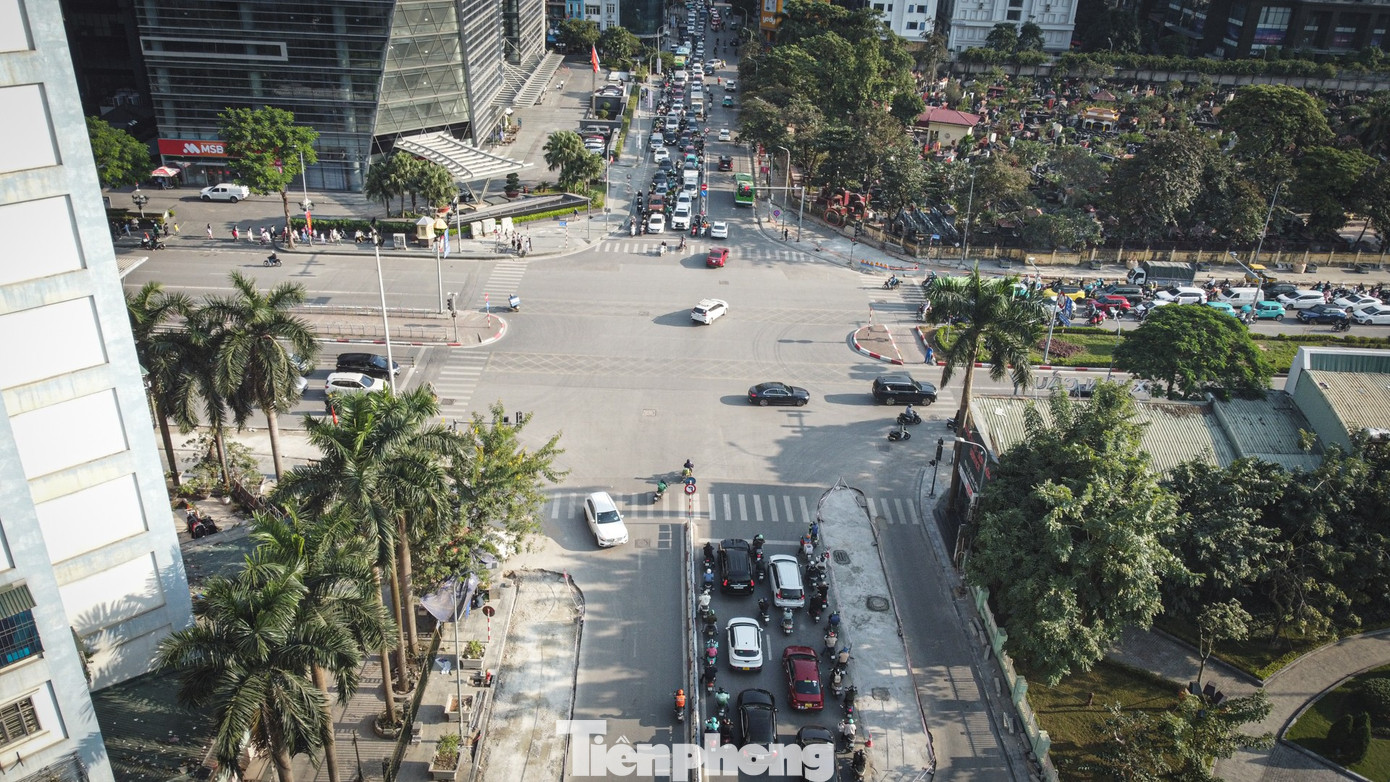 Hà Nội gấp rút hoàn thiện nút giao Lê Văn Lương - Nguyễn Tuân - Ảnh 1