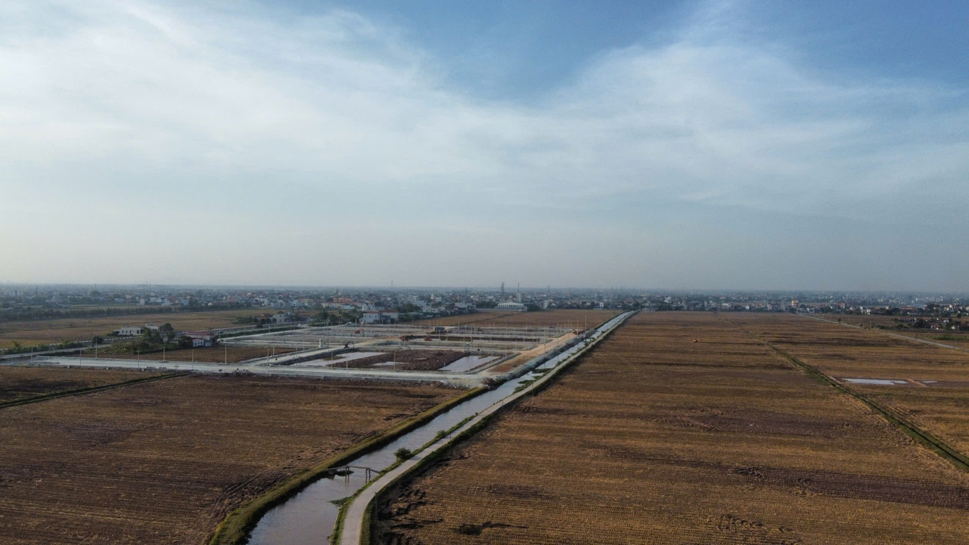 Đấu giá đất vùng quê: Giá 'bị đẩy' lên cao gấp 3 lần giá khởi điểm - Ảnh 2