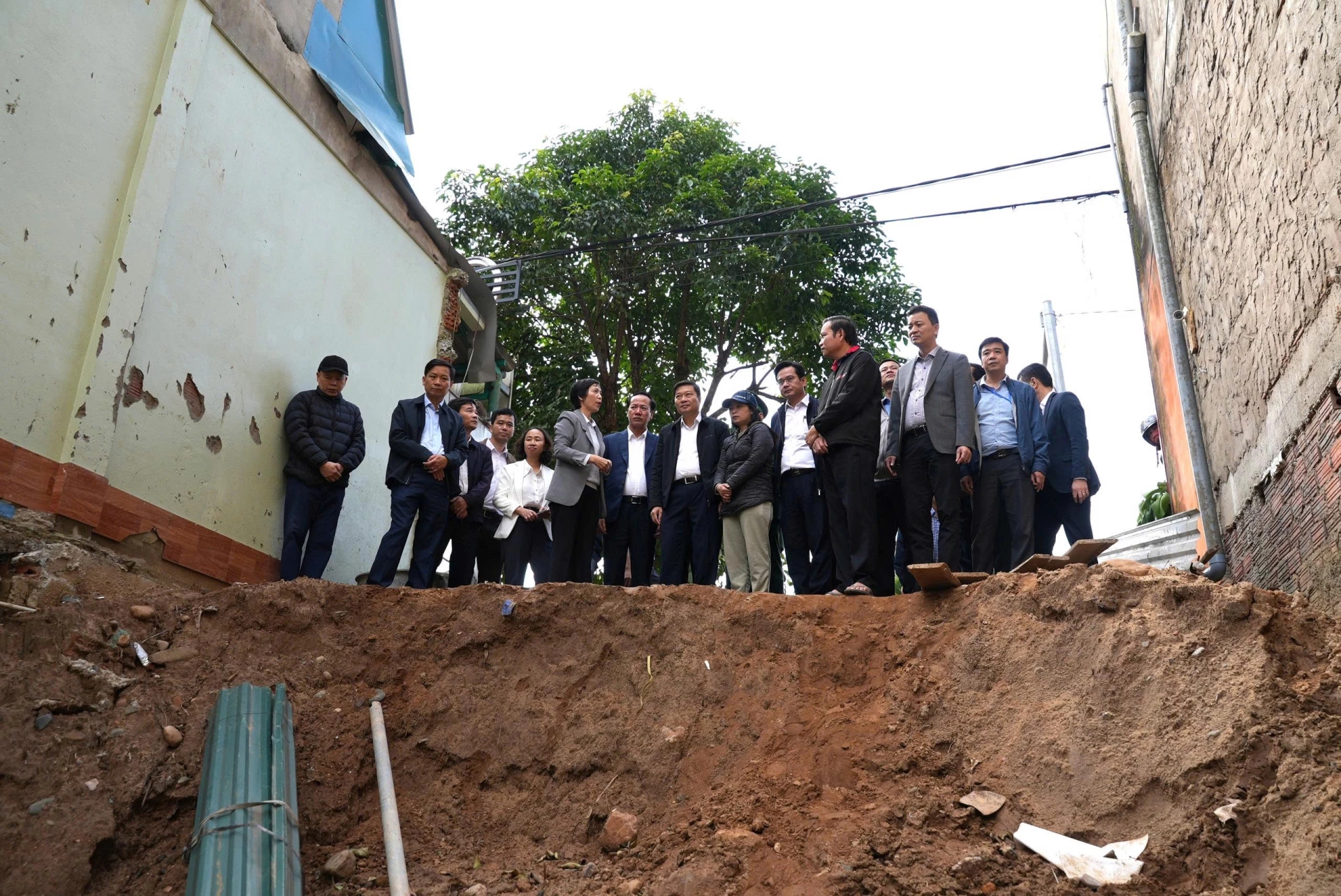 Bị Thủ tướng phê bình vì chậm sửa 12 nhà dân, Chủ tịch Quảng Trị báo cáo lý do - Ảnh 1