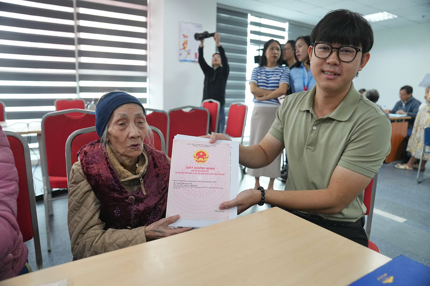 Người dân 'đất kim cương' cạnh hồ Hoàn Kiếm nhận tiền đền bù dự án quảng trường - Ảnh 13