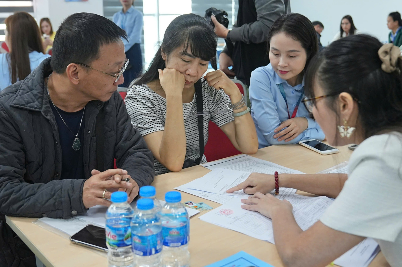 Người dân 'đất kim cương' cạnh hồ Hoàn Kiếm nhận tiền đền bù dự án quảng trường - Ảnh 17