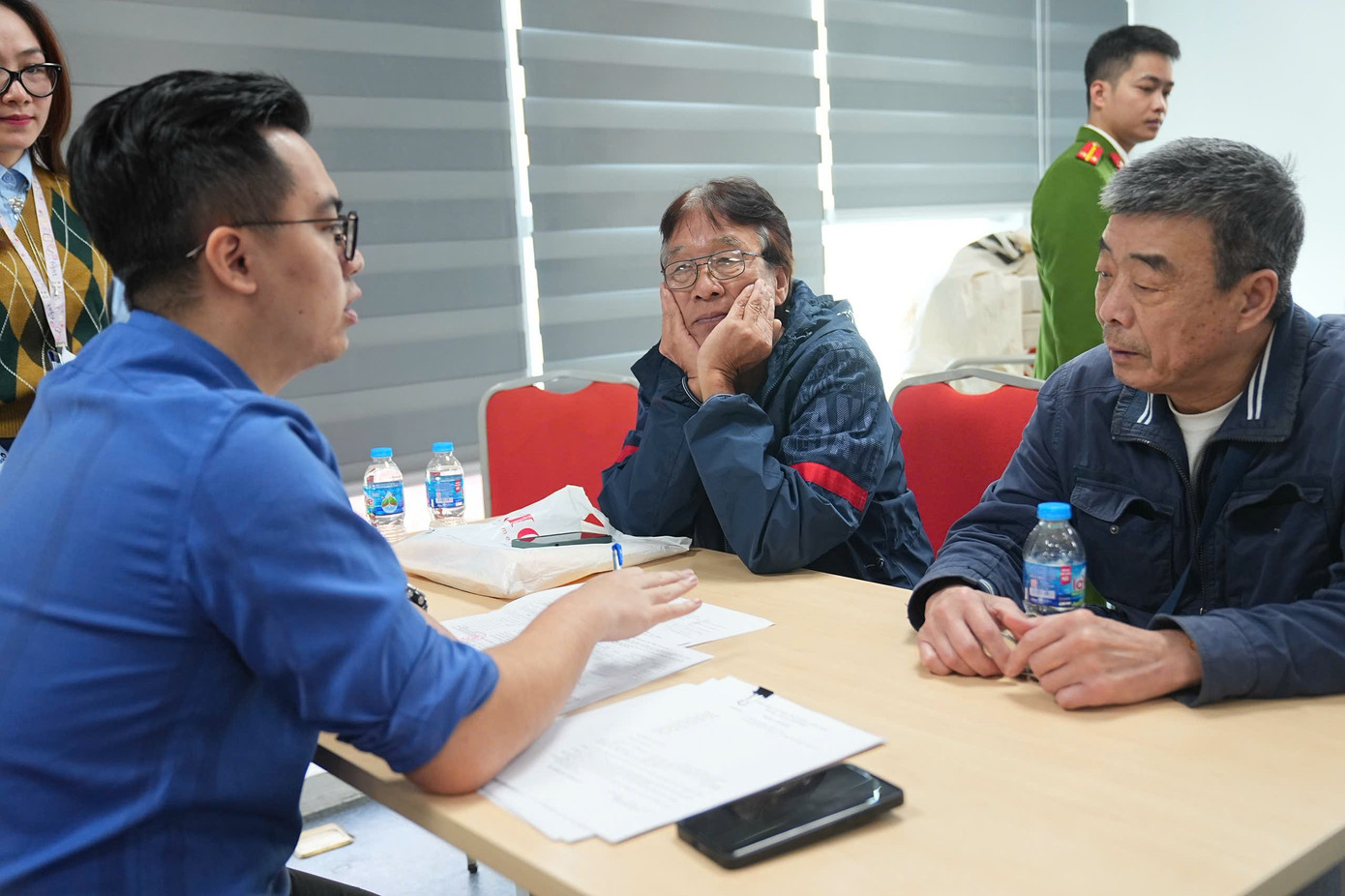 Người dân 'đất kim cương' cạnh hồ Hoàn Kiếm nhận tiền đền bù dự án quảng trường - Ảnh 16